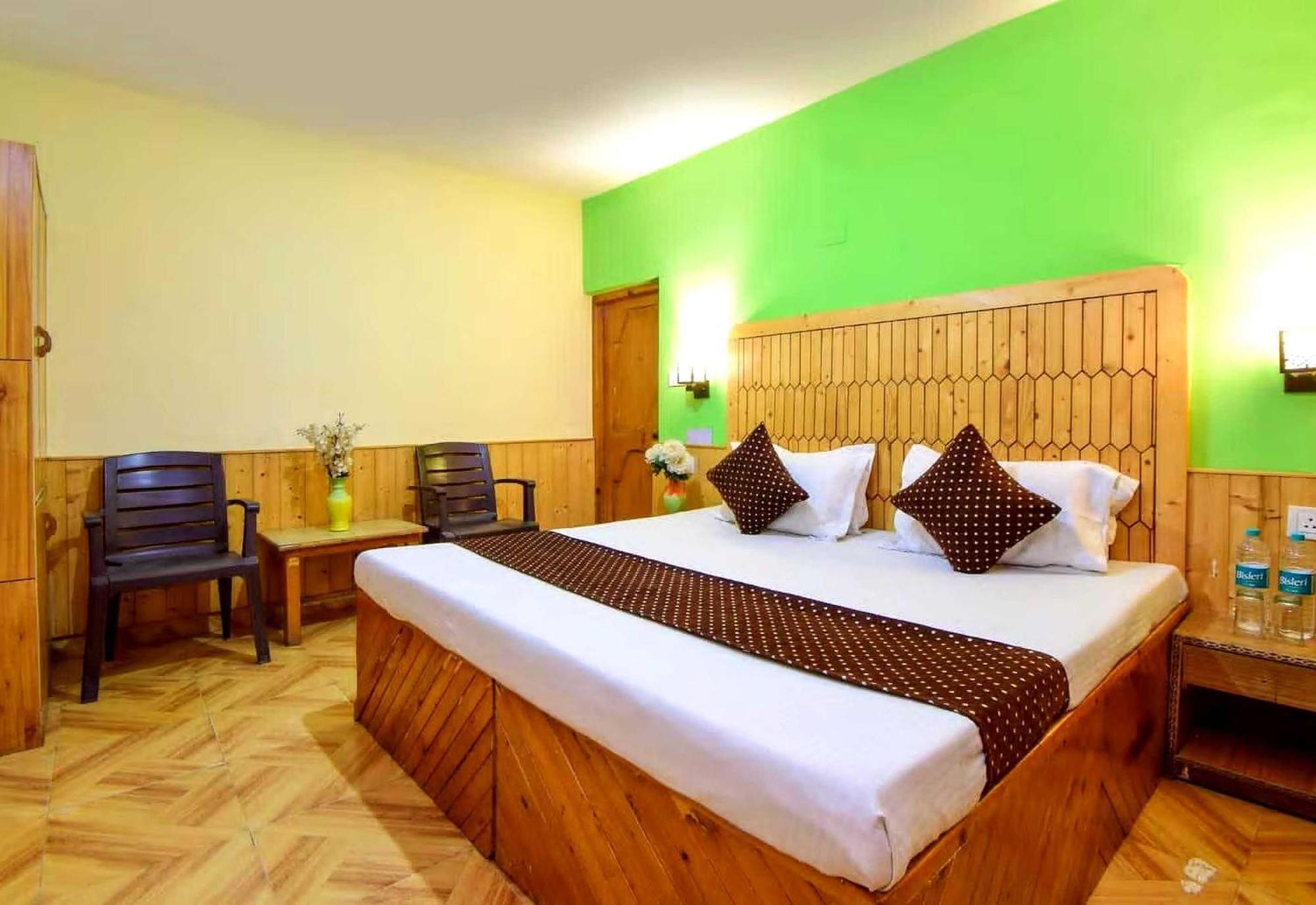 Oyo Flagship 82405 Cochin Villa Manali  Bagian luar foto